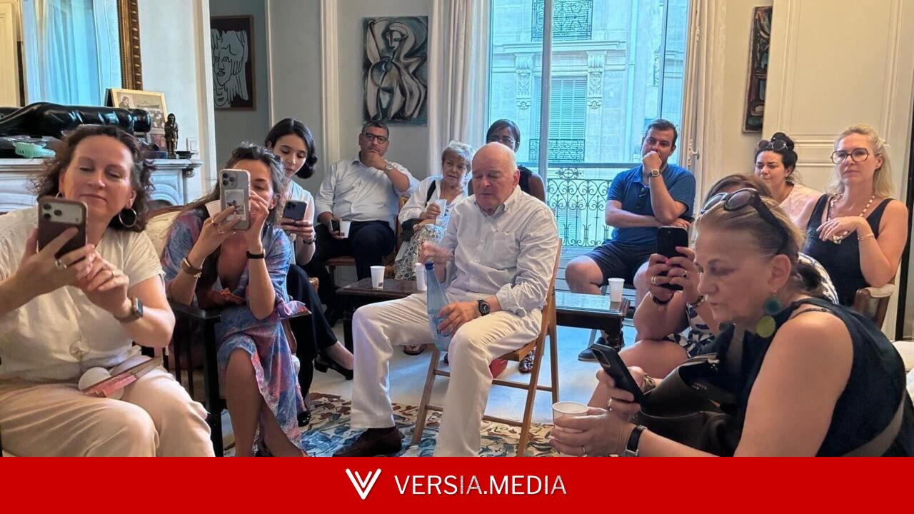 Présidentielle en France: Édouard Philippe s’essaie à la réunion d'appartement XXL en visioconférence