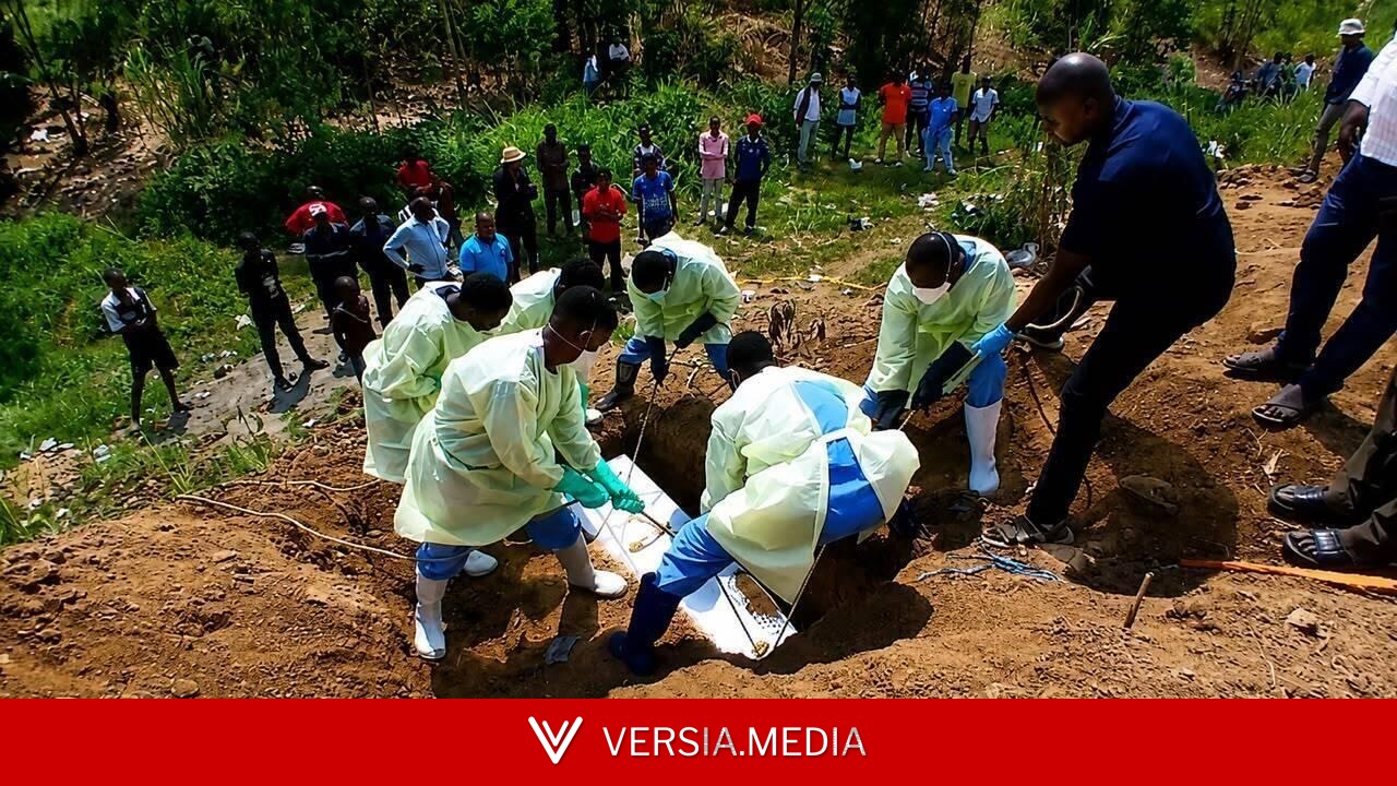Ebola en RDC: près de Bunia, le difficile travail d’inhumation des victimes par la Croix-Rouge et ses volontaires