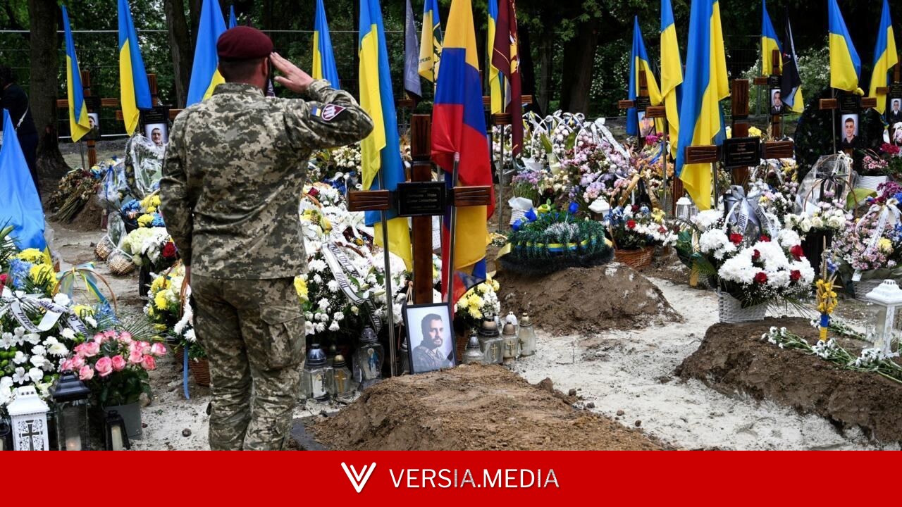 Guerre en Ukraine: à Kiev, le douloureux pèlerinage des mères colombiennes endeuillées